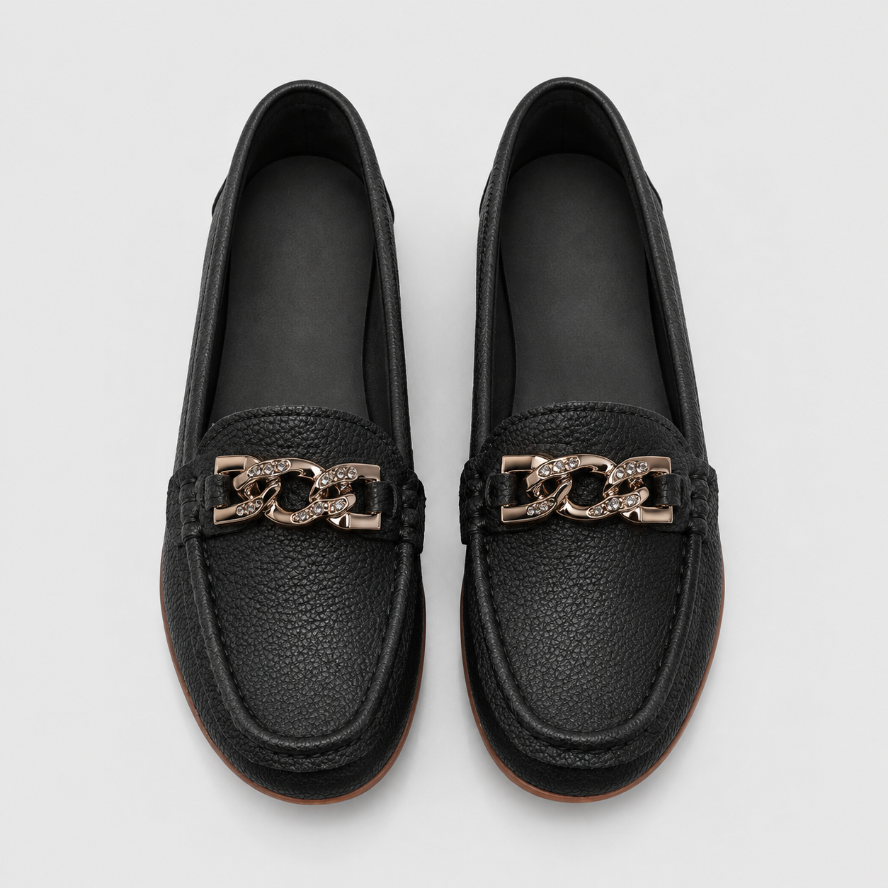 Chain buckle loafers detail