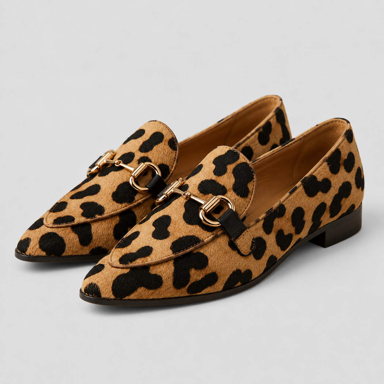 Leopard pointed loafers pair